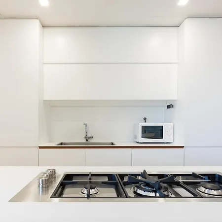 Contemporary Building شقة
