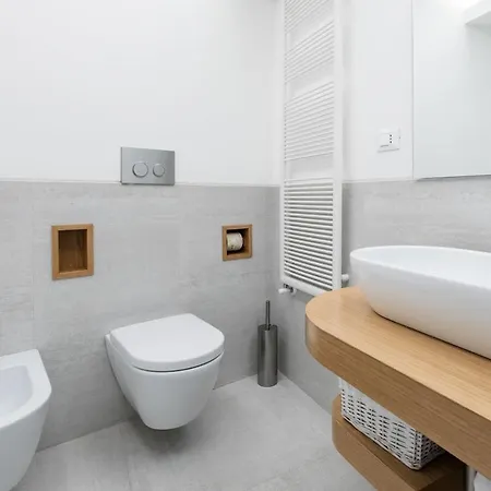 Contemporary Building شقة